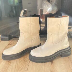 FRYE White Leather Pull-On Boots - Women's Size 6 - Never Worn